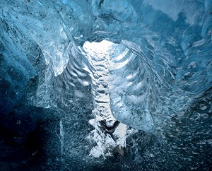 Loulou Beavers in een ijsgrot