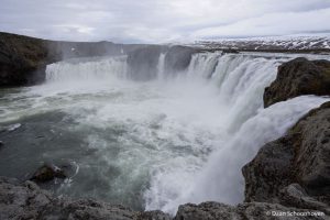 Goðafoss waterval IJsland: 1/25 sec. sluitertijd.